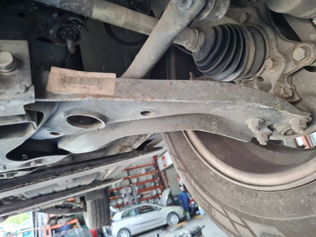 Braço oscilante inferior esquerdo de suspensão dianteira 54500F1000 HYUNDAI