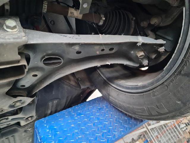 Braço oscilante inferior esquerdo de suspensão dianteira 54500J9000 HYUNDAI