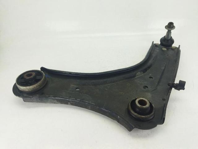 Braço oscilante inferior esquerdo de suspensão dianteira 545010012R RENAULT