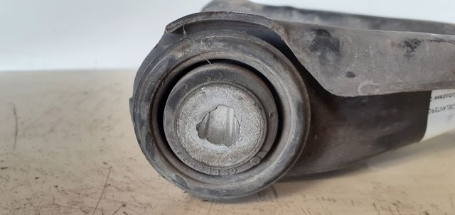 Braço oscilante inferior esquerdo de suspensão dianteira 5450100Q0L NISSAN