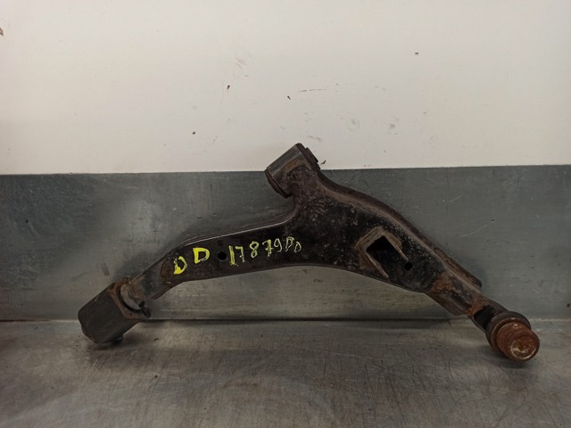 Braço oscilante inferior direito de suspensão dianteira 5450102051 HYUNDAI