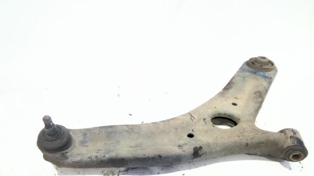 Braço oscilante inferior direito de suspensão dianteira 545011P000 HYUNDAI