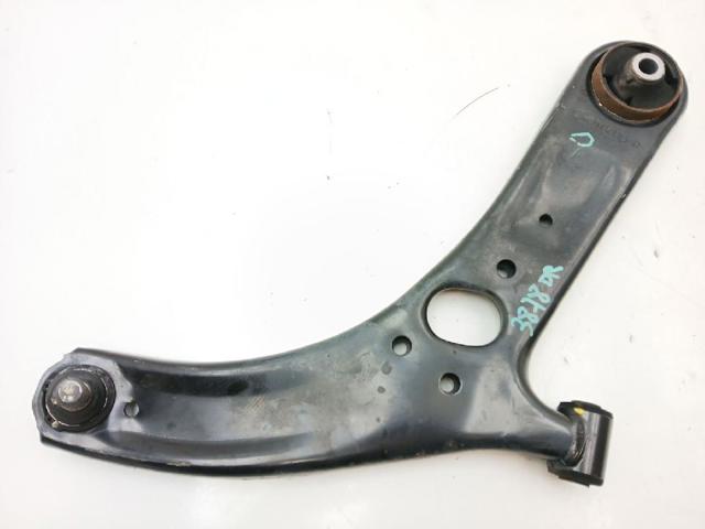 Braço oscilante inferior direito de suspensão dianteira 545011W000 HYUNDAI