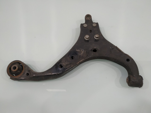 Braço oscilante inferior direito de suspensão dianteira 545012E001 HYUNDAI