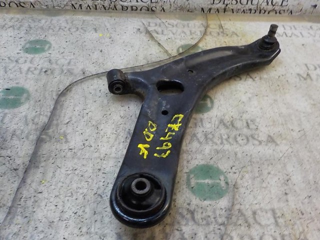 Braço oscilante inferior direito de suspensão dianteira 545012K300 HYUNDAI