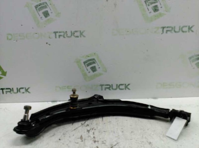 Braço oscilante inferior esquerdo de suspensão dianteira 545012U711 NISSAN