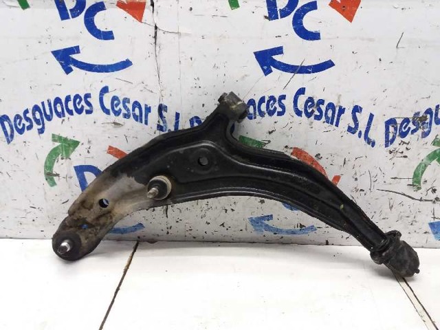 Braço oscilante inferior esquerdo de suspensão dianteira 545012U711 NISSAN