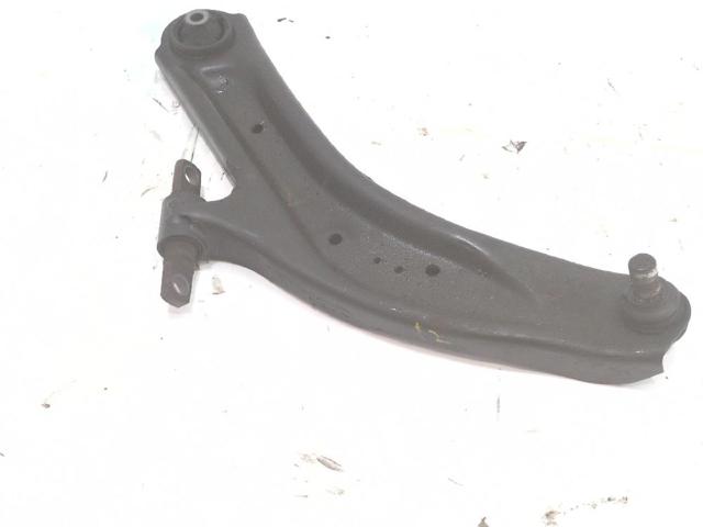 Braço oscilante inferior esquerdo de suspensão dianteira 545013557R RENAULT