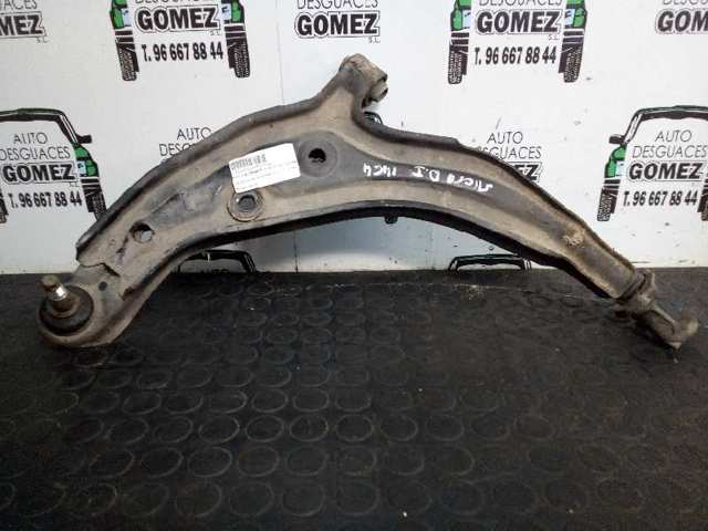 Braço oscilante inferior esquerdo de suspensão dianteira 545014F105 NISSAN