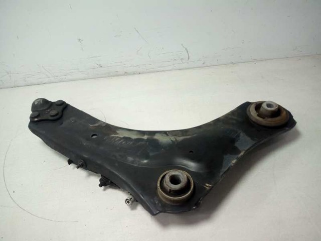 Braço oscilante inferior esquerdo de suspensão dianteira 545016101R RENAULT
