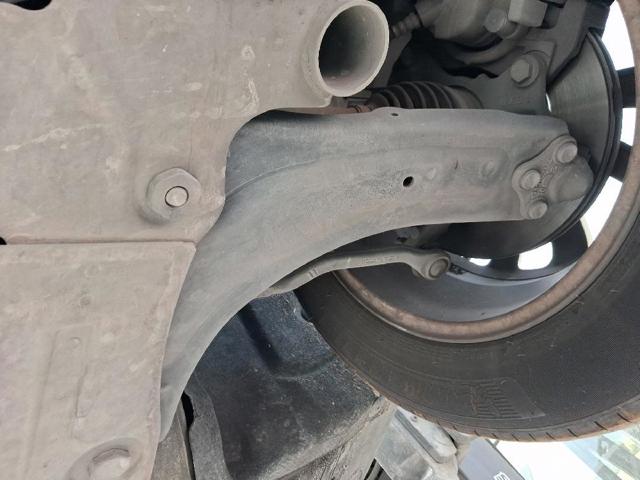 Braço oscilante inferior esquerdo de suspensão dianteira 545016101R RENAULT