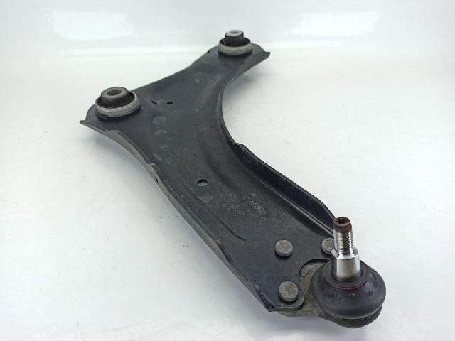 Braço oscilante inferior esquerdo de suspensão dianteira 545018194R RENAULT