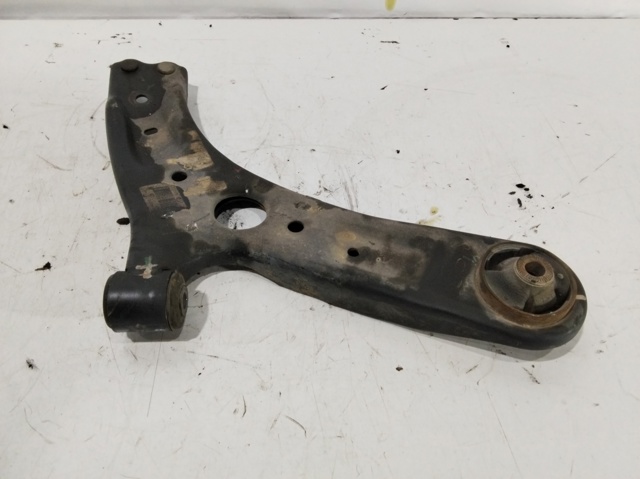Braço oscilante inferior direito de suspensão dianteira 54501A2600 HYUNDAI