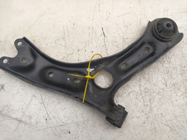 Braço oscilante inferior direito de suspensão dianteira 54501C1000 HYUNDAI