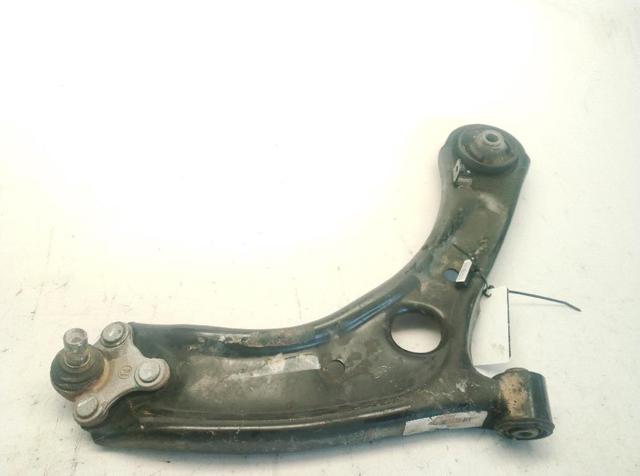 Braço oscilante inferior direito de suspensão dianteira 54501F1000 HYUNDAI