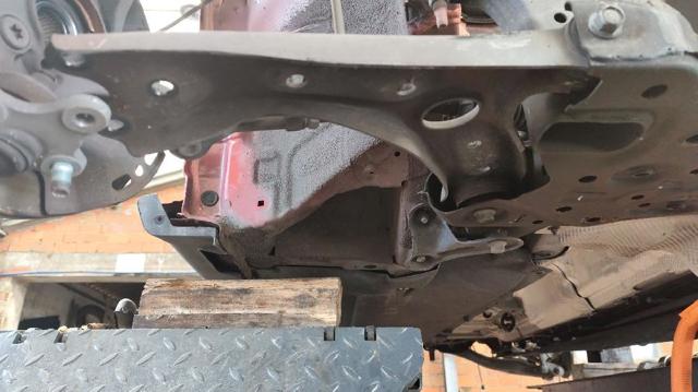 Braço oscilante inferior direito de suspensão dianteira 54501F2AA0 HYUNDAI
