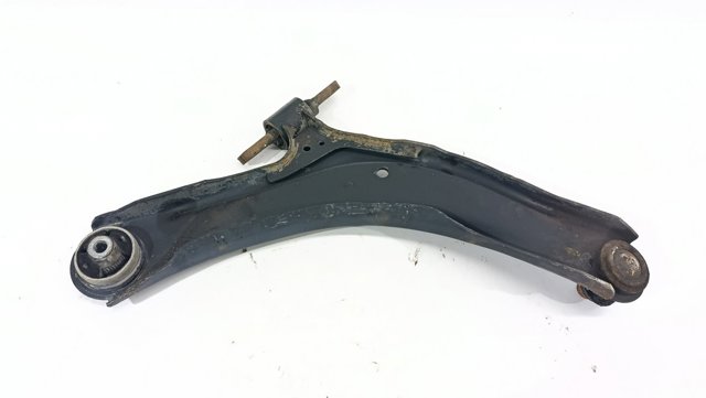 Braço oscilante inferior esquerdo de suspensão dianteira 54501JD000 NISSAN