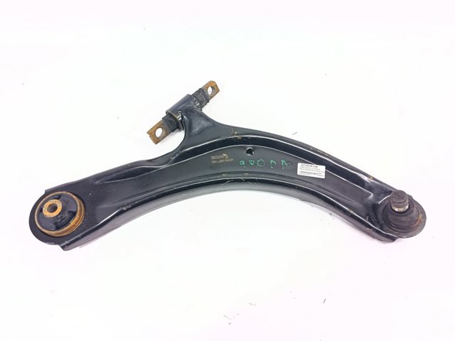 Braço oscilante inferior esquerdo de suspensão dianteira 54501JD000 NISSAN