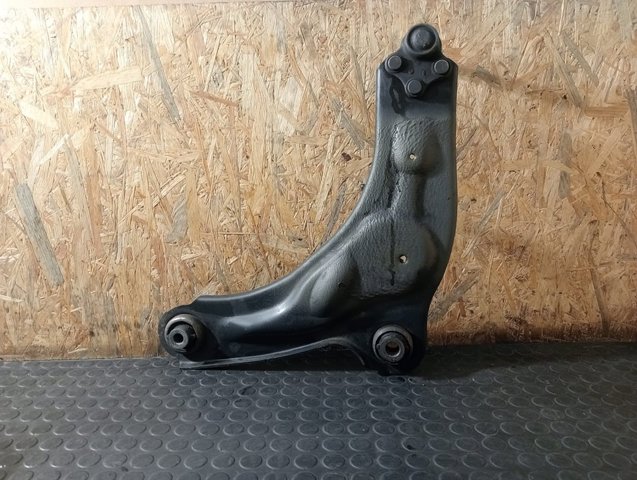 Braço oscilante inferior direito de suspensão dianteira 545048101R RENAULT