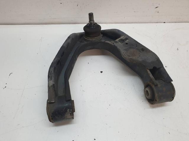 Braço oscilante superior direito de suspensão dianteira 545242S686 NISSAN