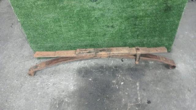 Suspensão de lâminas traseiro 55020VK313 NISSAN