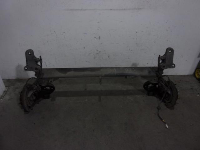 Viga de suspensão traseira (plataforma veicular) 551001C100 HYUNDAI