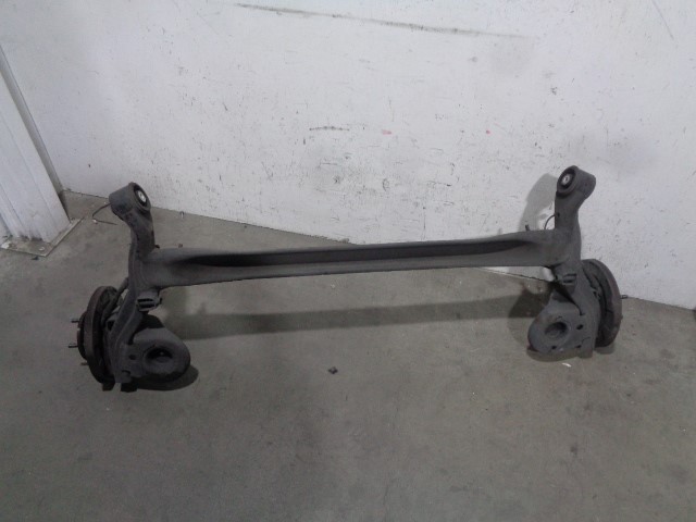 Viga de suspensão traseira (plataforma veicular) 551001J000 HYUNDAI