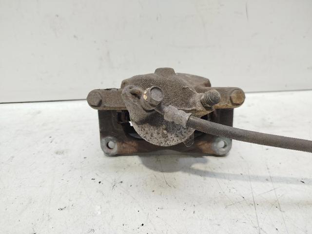 Suporte do freio dianteiro direito 5511062J10 SUZUKI