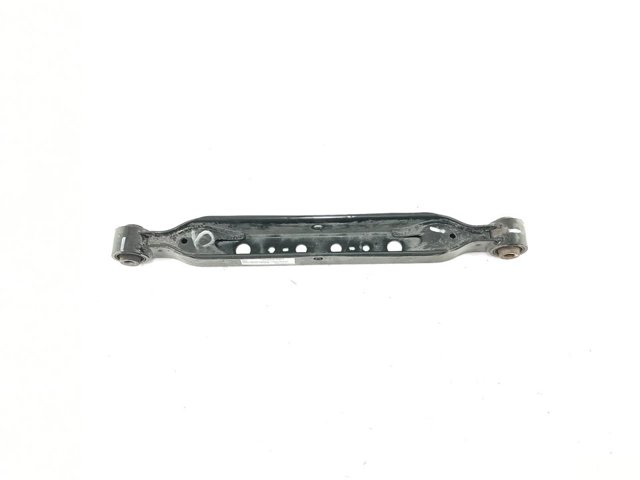 Braço oscilante inferior direito de suspensão traseira 55110JD000 NISSAN