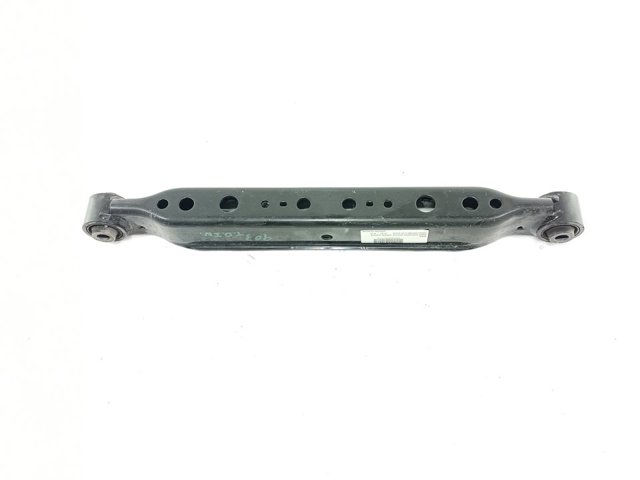 Braço oscilante inferior direito de suspensão traseira 55110JD000 NISSAN