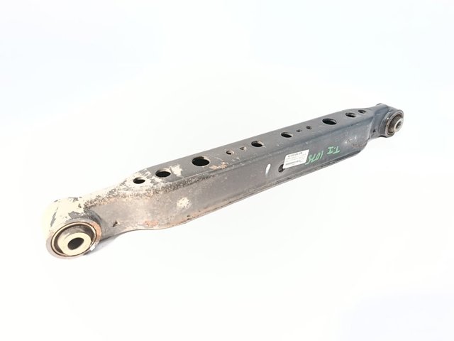 Braço oscilante inferior esquerdo de suspensão traseira 55111JD00A NISSAN