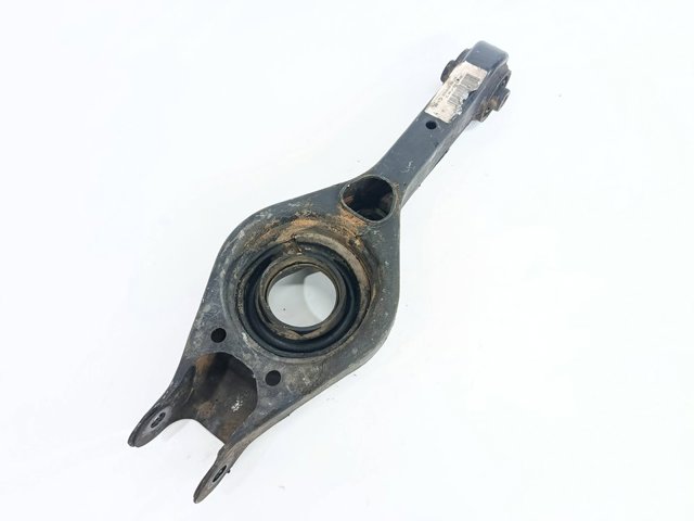 Braço oscilante transversal direito de suspensão traseira 552202Y000 HYUNDAI
