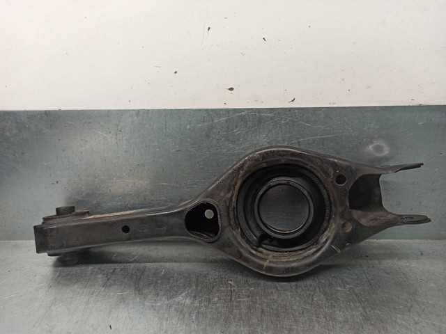 Braço oscilante transversal direito de suspensão traseira 552202Y000 HYUNDAI