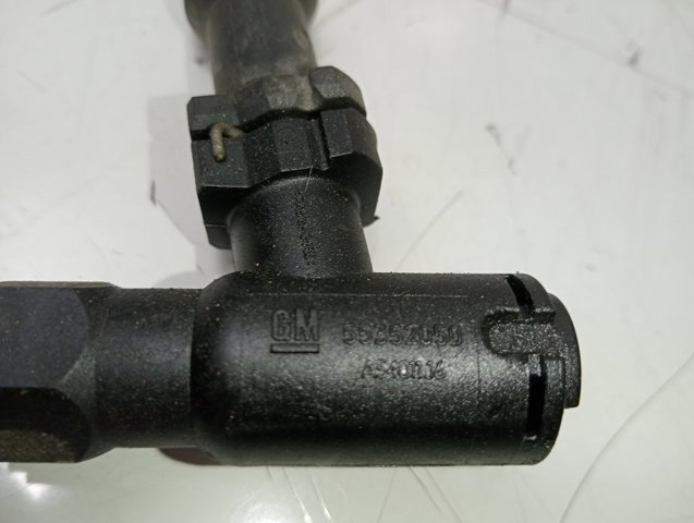 União em T de tubo de embraiagem 55352050 OPEL