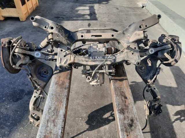 Viga de suspensão traseira (plataforma veicular) 554011YA0B NISSAN