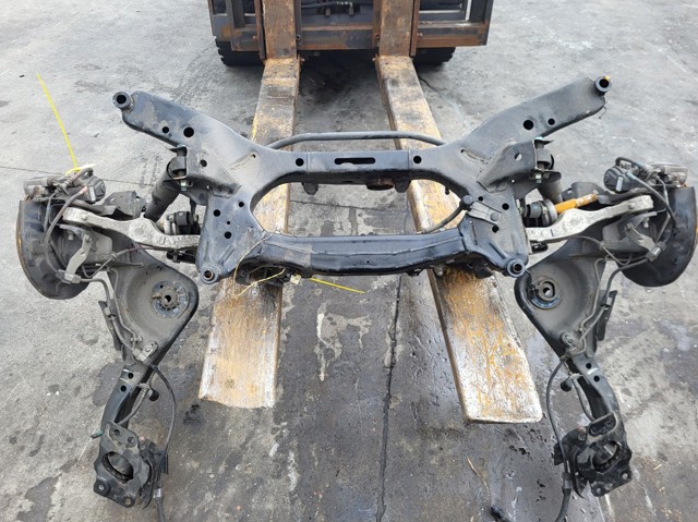 Viga de suspensão traseira (plataforma veicular) 554011YA0B NISSAN