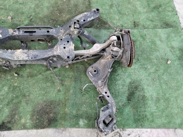 Viga de suspensão traseira (plataforma veicular) 554011YA1D NISSAN
