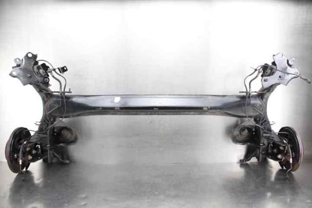 Viga de suspensão traseira (plataforma veicular) 555018584R RENAULT