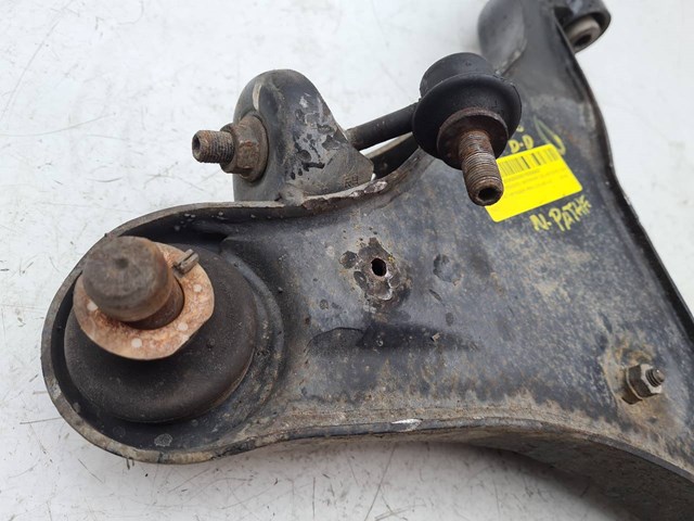 Braço oscilante superior direito de suspensão traseira 55501EB31A NISSAN
