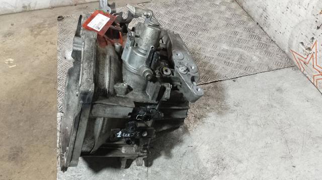 Caixa de Mudança montada (caixa mecânica de velocidades) 55561599 OPEL