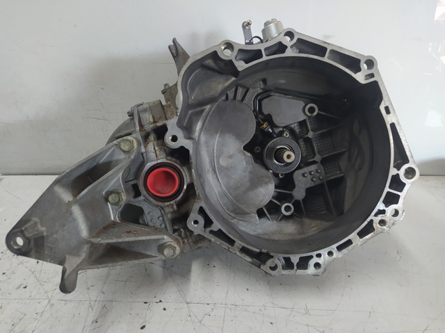 Caixa de Mudança montada (caixa mecânica de velocidades) 55561599 OPEL