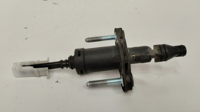 Cilindro mestre de embraiagem 55561915 OPEL