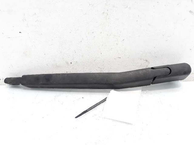 Braço de limpa-pára-brisas de vidro traseiro 55703093 OPEL