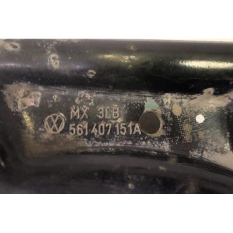 Braço oscilante inferior esquerdo de suspensão dianteira 561407151A VAG