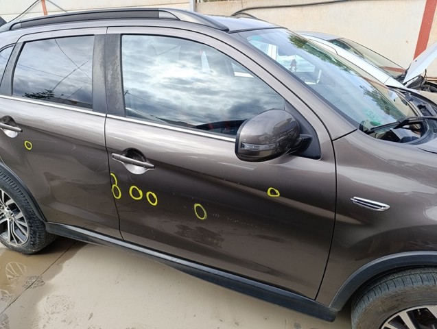 Porta dianteira direita 5700B534 MITSUBISHI