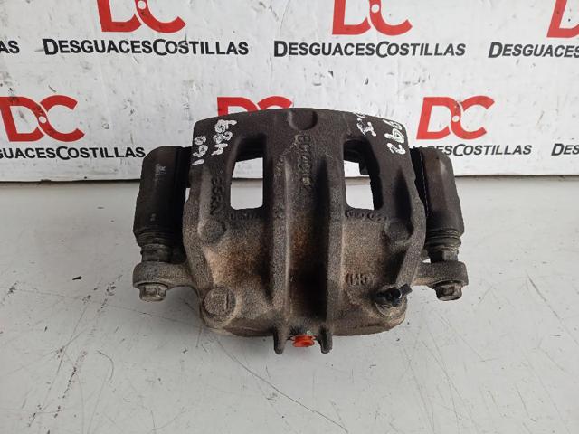 Suporte do freio dianteiro esquerdo 581102B700 HYUNDAI