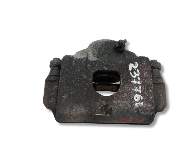 Suporte do freio dianteiro esquerdo 581102F200 HYUNDAI
