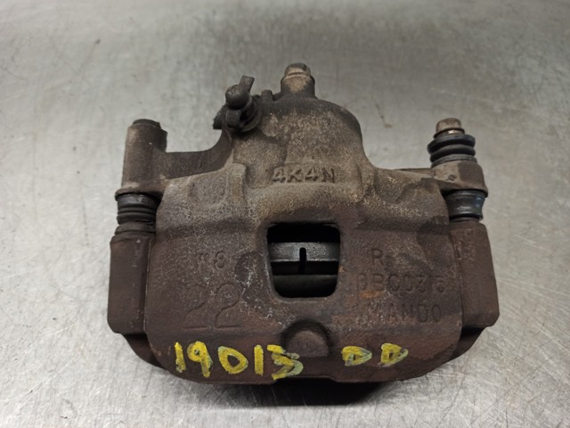 Suporte do freio dianteiro direito 5818124A00 HYUNDAI