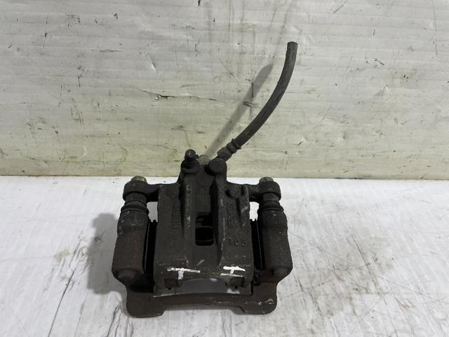 Suporte do freio traseiro esquerdo 582102S700 HYUNDAI