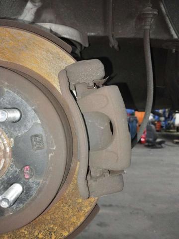 Suporte do freio traseiro esquerdo 583001W350 HYUNDAI